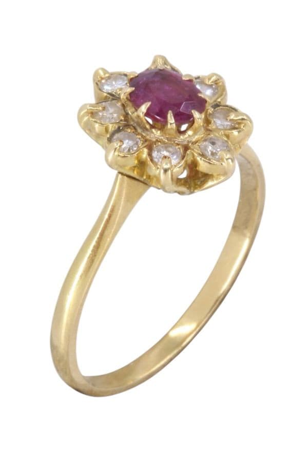 BAGUE MARGUERITE RUBIS ET DIAMANTS — vue 3