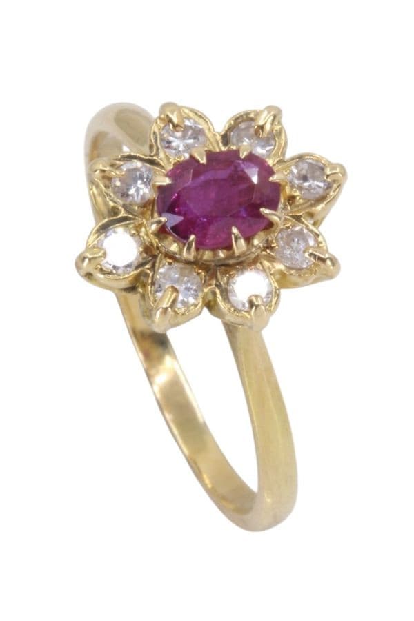 BAGUE MARGUERITE RUBIS ET DIAMANTS — vue 5