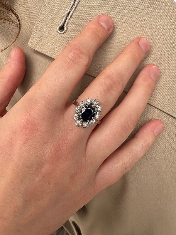 BAGUE MARGUERITE SAPHIR ET DIAMANTS — vue 2