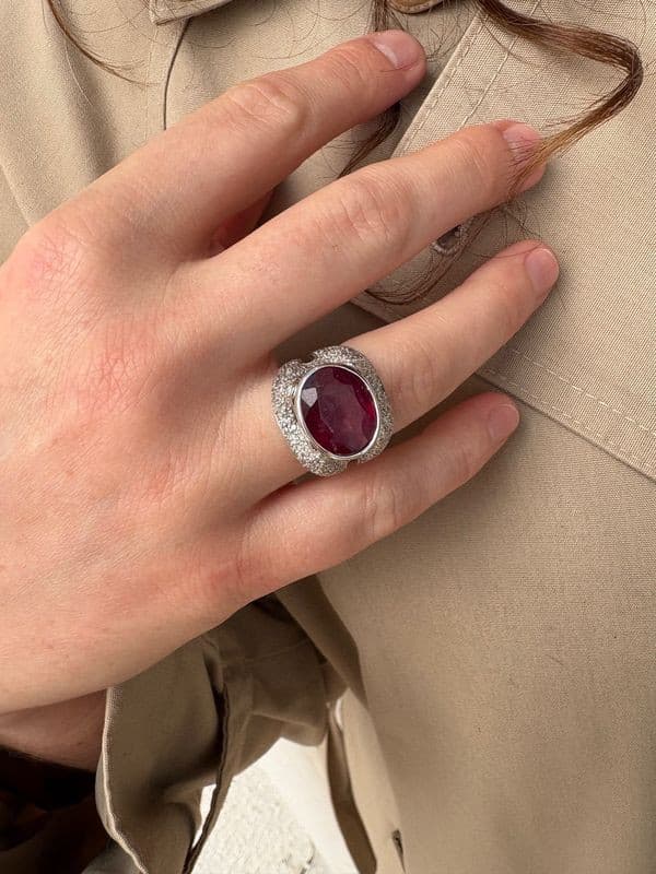 BAGUE RUBIS ET PAVAGE DIAMANTS — vue 2