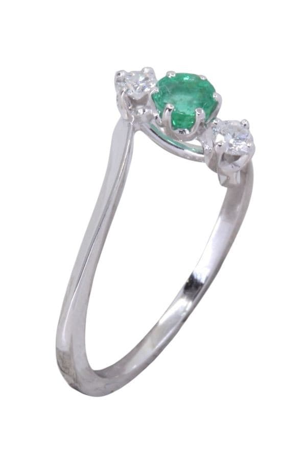 BAGUE ÉMERAUDE ET DIAMANTS — vue 3