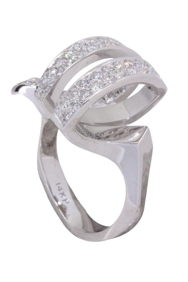 BAGUE MODERNE PAVAGE DIAMANTS — vue 4