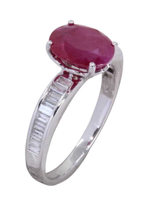 BAGUE MODERNE RUBIS ET DIAMANTS — vue 3