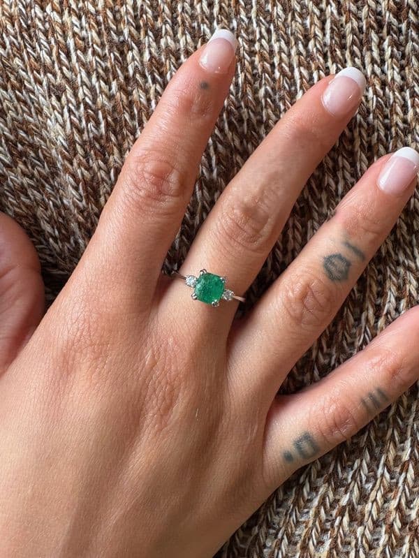 BAGUE EMERAUDE ET DIAMANTS — vue 2