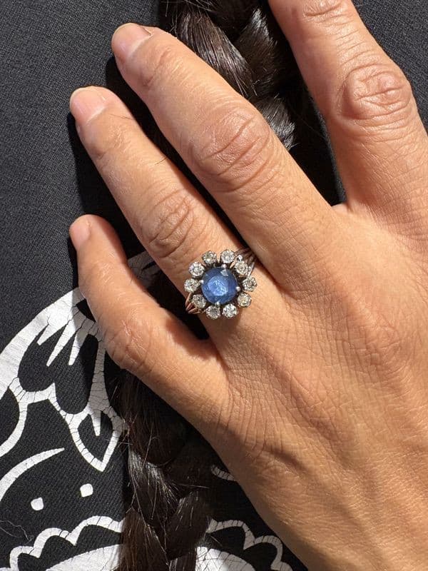BAGUE MARGUERITE SAPHIR ET DIAMANTS — vue 2