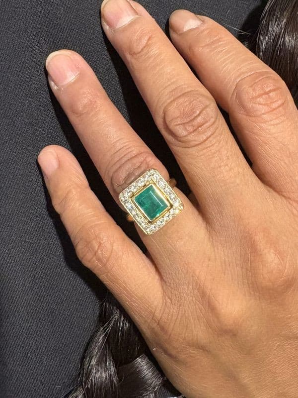 BAGUE ÉMERAUDE ET DIAMANTS — vue 2