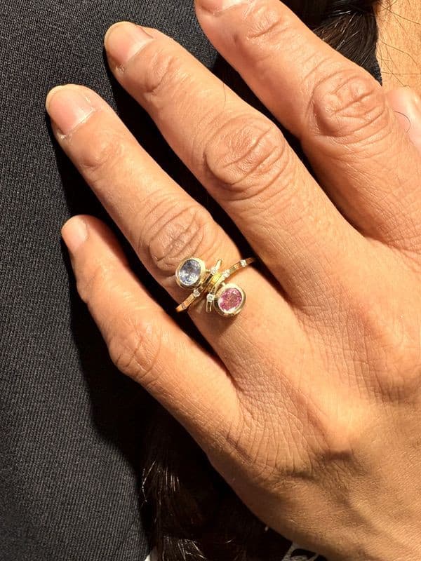 BAGUE SAPHIRS ROSE BLEU ET DIAMANTS — vue 2