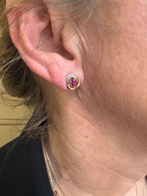BOUCLES D'OREILLES RUBIS — vue 2