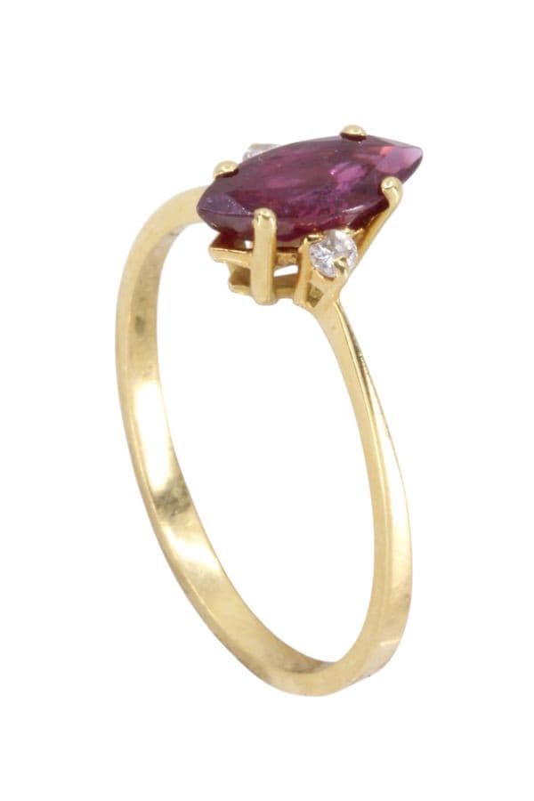 BAGUE MODERNE RUBIS ET DIAMANTS — vue 4