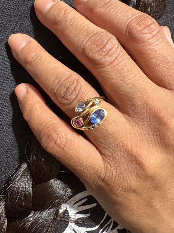 BAGUE SAPHIRS ROSE, BLEUS ET DIAMANTS — vue 2