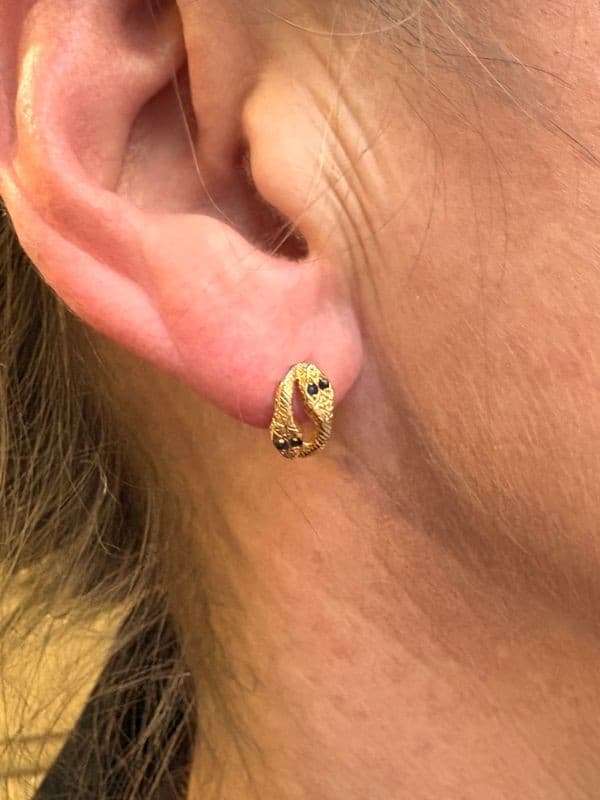 BOUCLES D'OREILLES SERPENTS SAPHIRS — vue 2