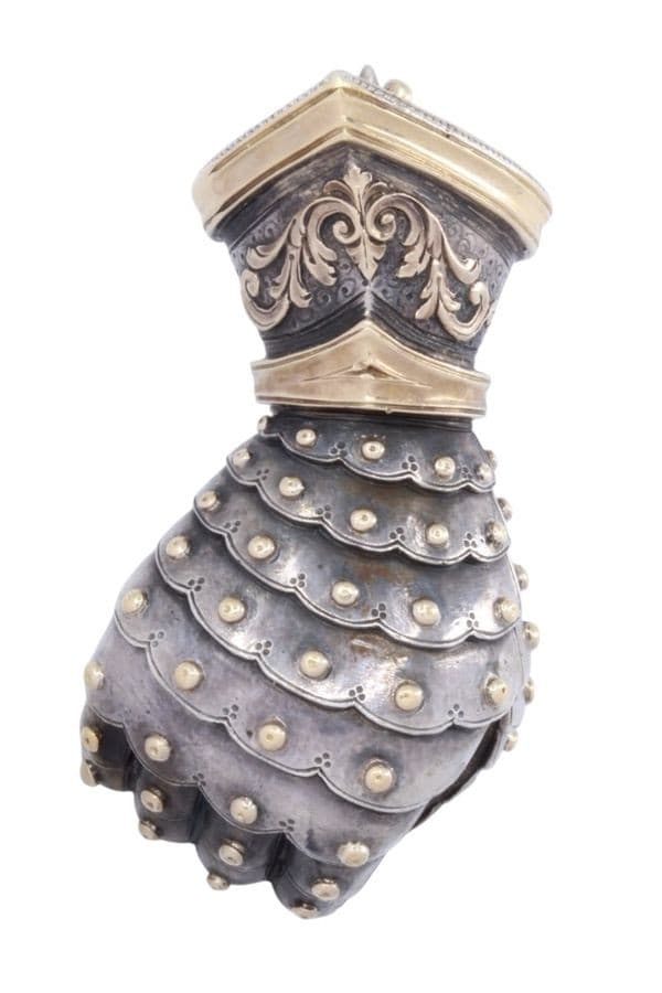 PENDENTIF POING ANCIEN OR/ARGENT