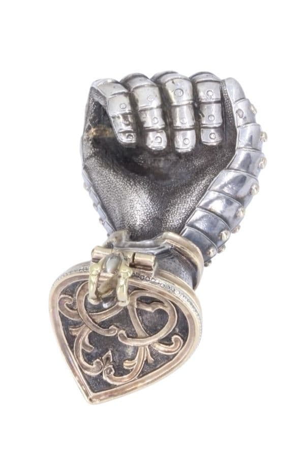 PENDENTIF POING ANCIEN OR/ARGENT — vue 3
