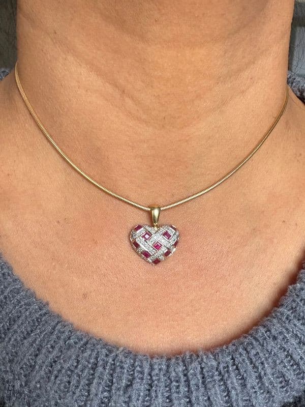 PENDENTIF COEUR RUBIS DIAMANTS — vue 2