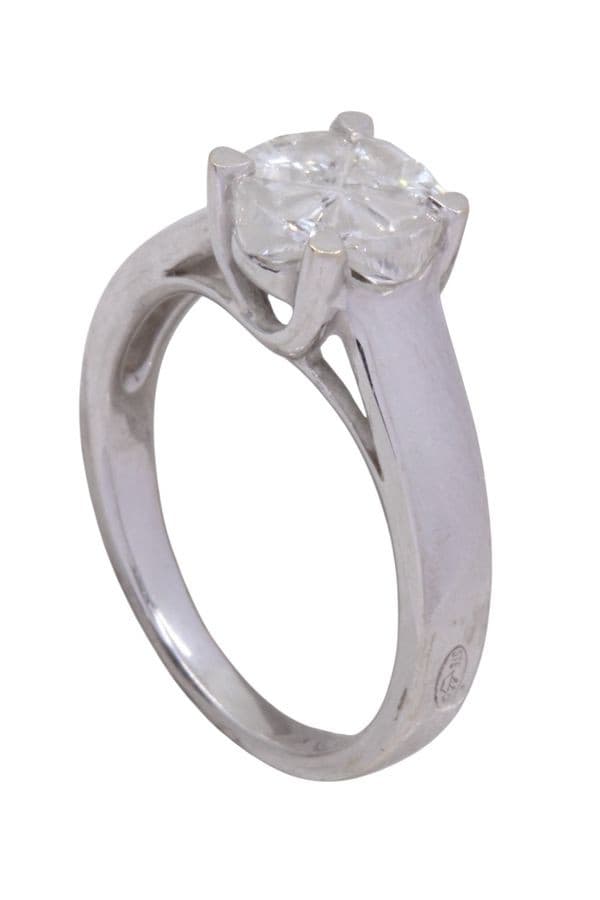 BAGUE  DIAMANTS STYLE SOLITAIRE — vue 4