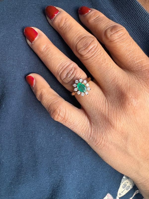 BAGUE MARGUERITE EMERAUDE ET DIAMANTS — vue 2
