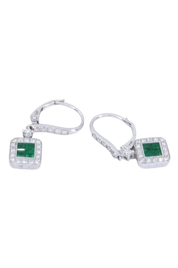 BOUCLES D'OREILLES PENDANTES ÉMERAUDES ET DIAMANTS — vue 3