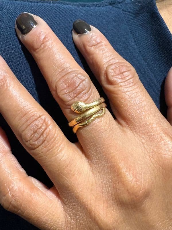 BAGUE MODERNE SERPENT — vue 2