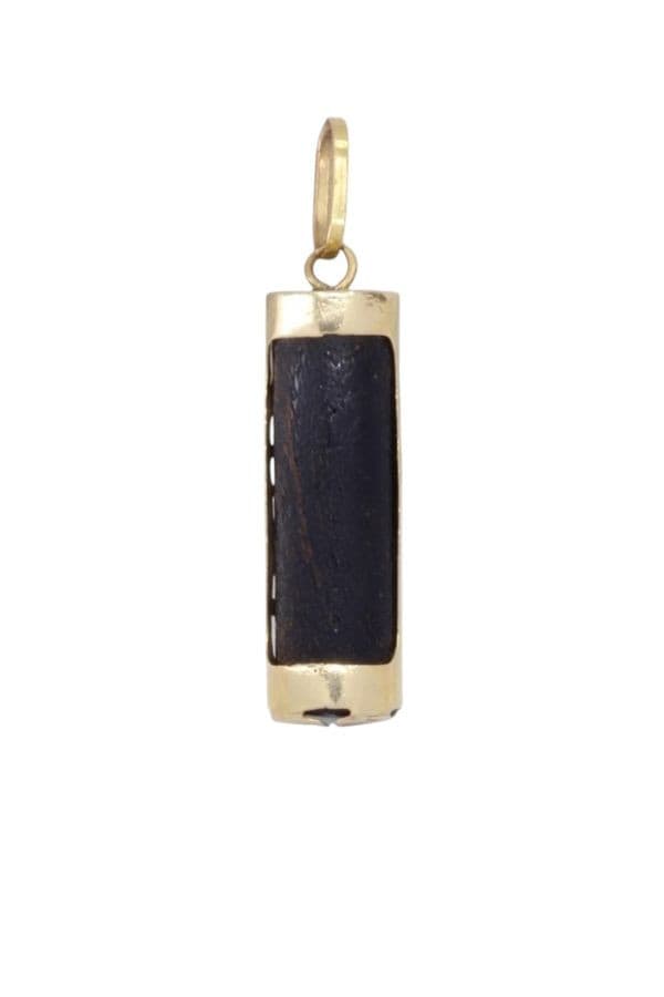 PENDENTIF TIKI — vue 3