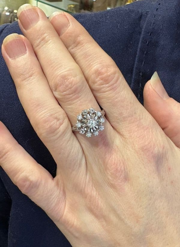 BAGUE MARGUERITE DIAMANTS 1950'S — vue 2