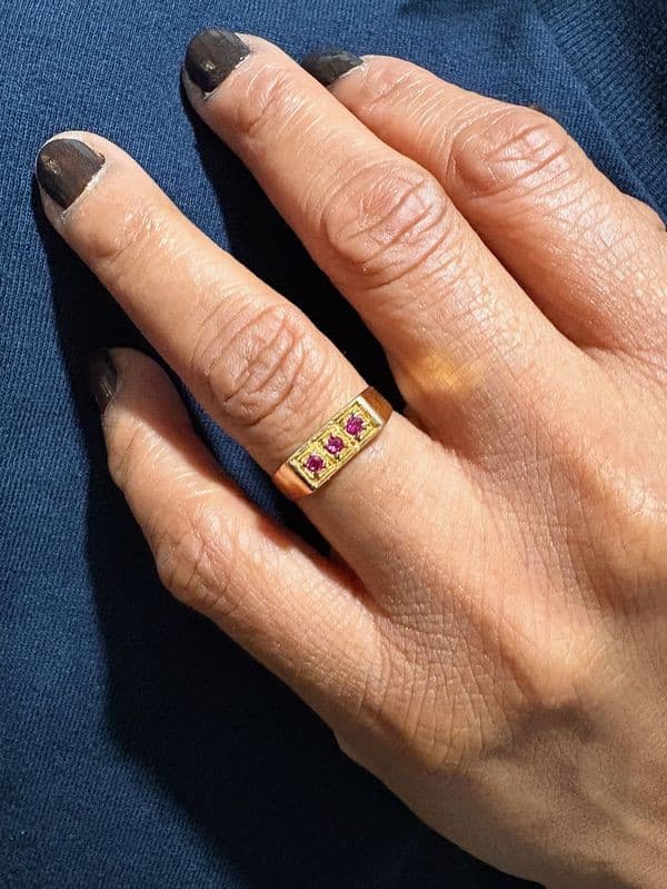 BAGUE MODERNE RUBIS — vue 2