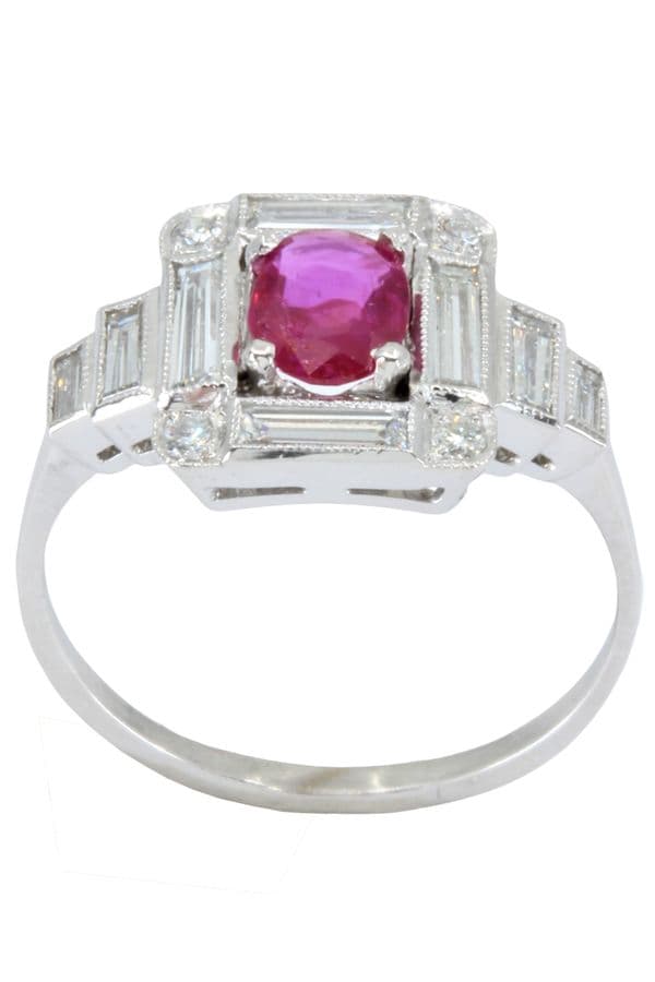 BAGUE ART DÉCO RUBIS BIRMAN ET DIAMANTS — vue 1
