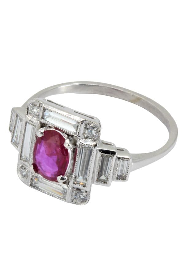 BAGUE ART DÉCO RUBIS BIRMAN ET DIAMANTS — vue 4