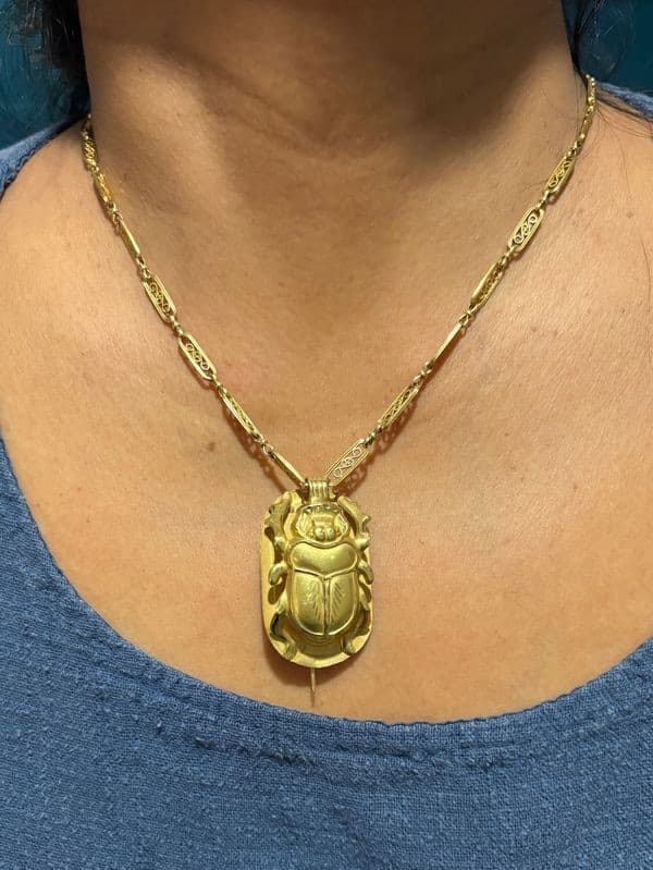 PENDENTIF BROCHE SCARABÉE — vue 2