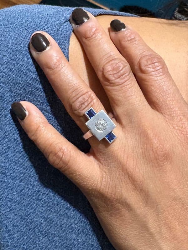 BAGUE ART-DÉCO SAPHIRS ET DIAMANT — vue 2