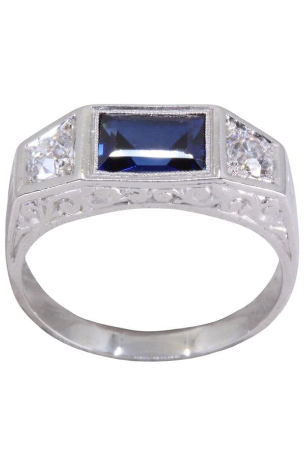 BAGUE ART-DÉCO SAPHIR ET DIAMANTS