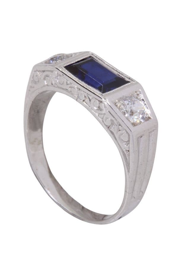 BAGUE ART-DÉCO SAPHIR ET DIAMANTS — vue 4