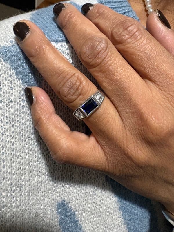 BAGUE ART-DÉCO SAPHIR ET DIAMANTS — vue 2