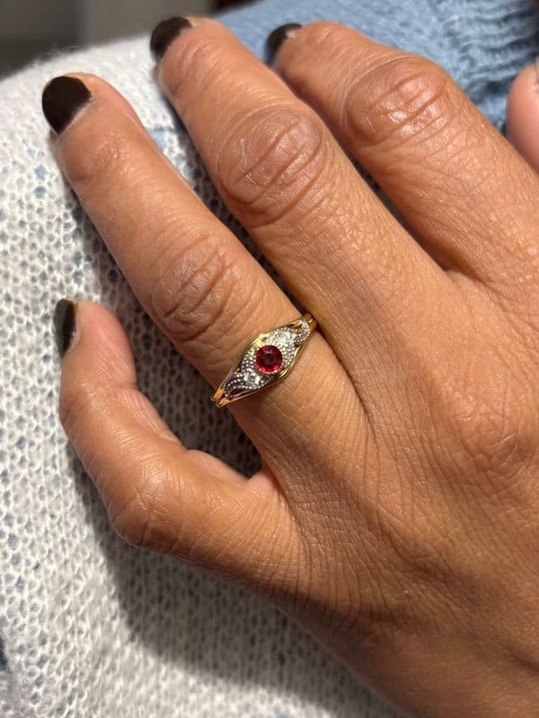 BAGUE ART-NOUVEAU GRENAT ET DIAMANTS — vue 2