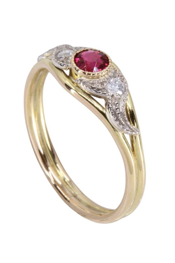 BAGUE ART-NOUVEAU GRENAT ET DIAMANTS — vue 4