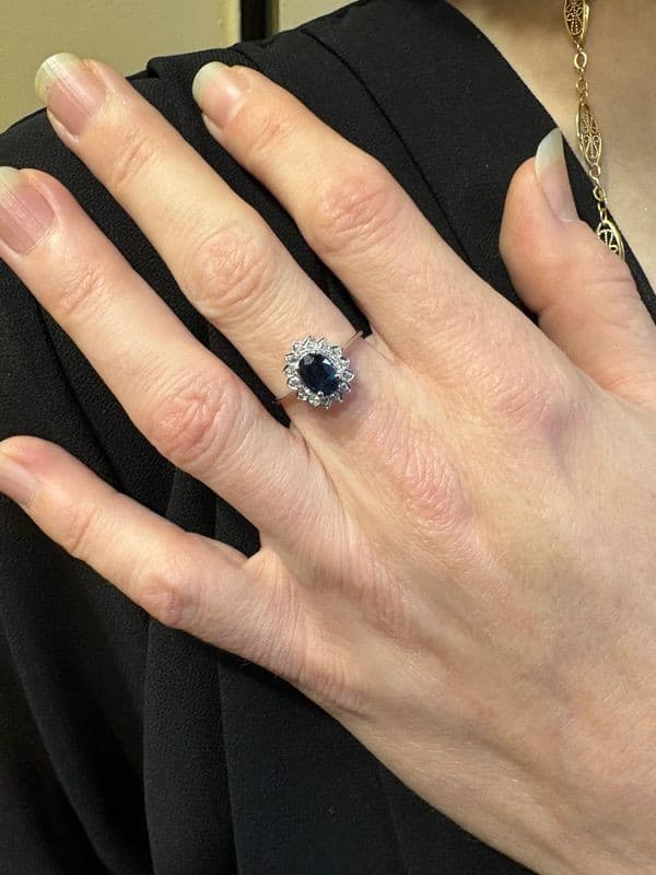 BAGUE MARGUERITE SAPHIR ET DIAMANTS — vue 2