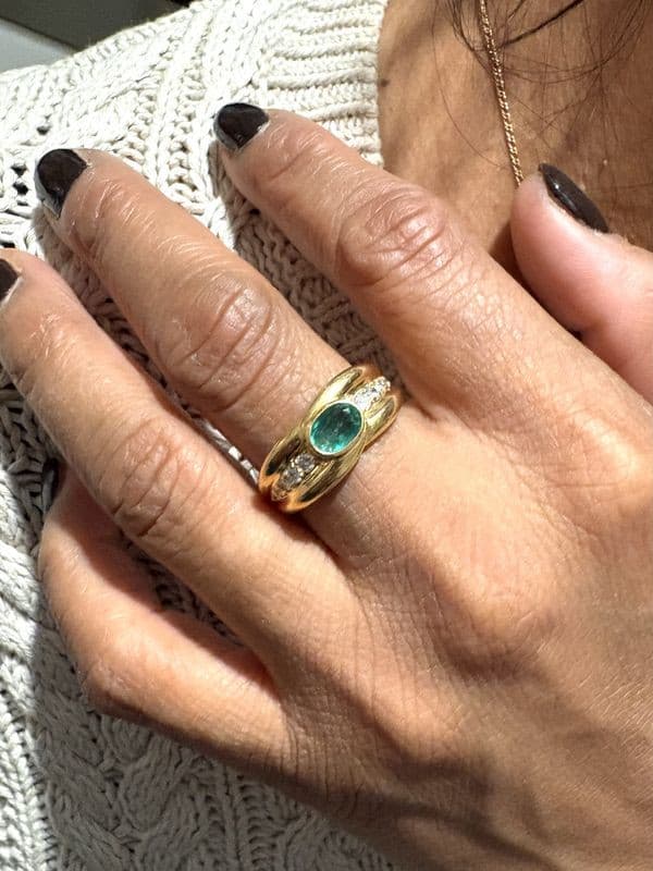 BAGUE ÉMERAUDE ET DIAMANTS — vue 2
