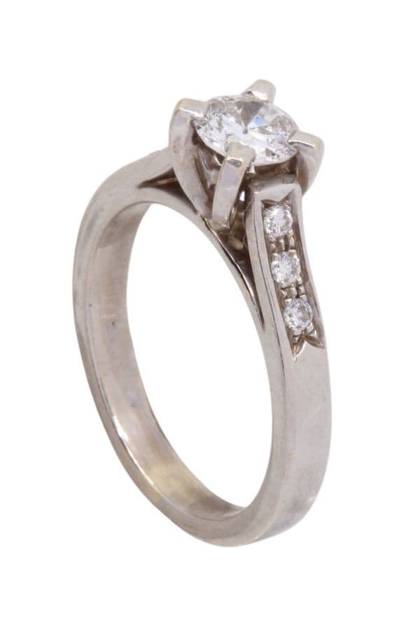 BAGUE DIAMANTS STYLE SOLITAIRE — vue 4