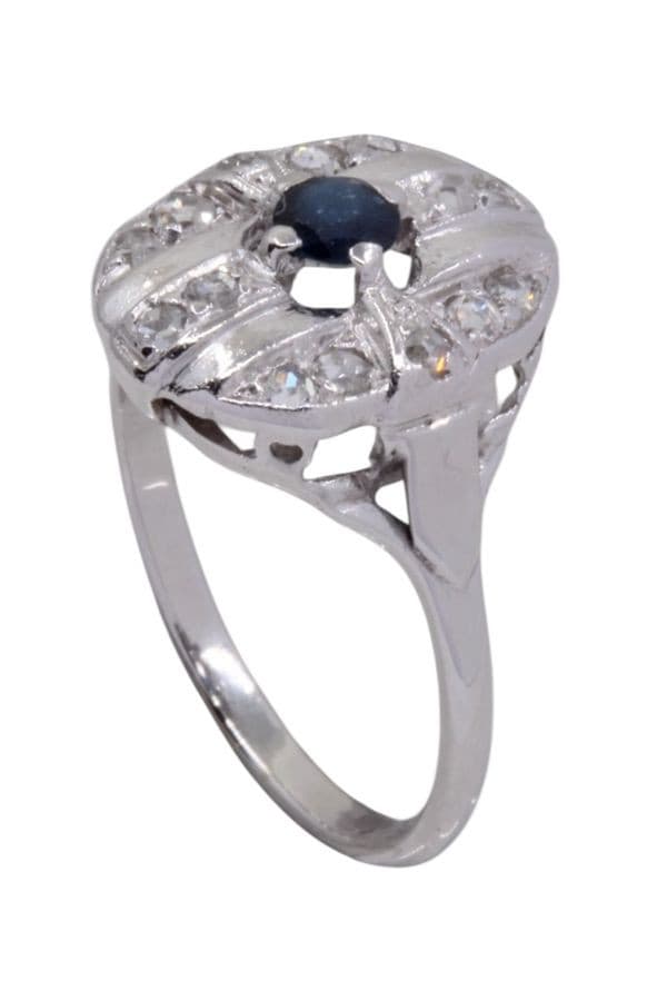 BAGUE ART-DÉCO SAPHIR ET DIAMANTS — vue 4