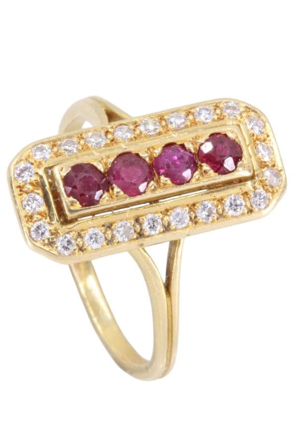 BAGUE RUBIS ENTOURAGE DIAMANTS — vue 4
