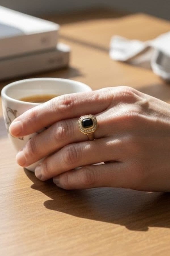 BAGUE MODERNE SAPHIR ET DIAMANTS — vue 2