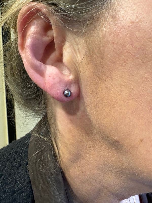 BOUCLES D'OREILLES PERLES NOIRES — vue 2