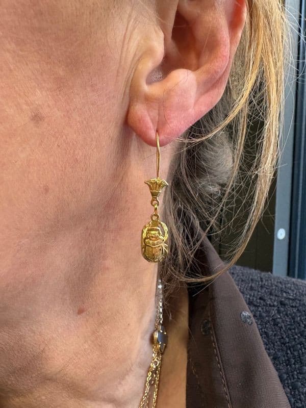 BOUCLES D'OREILLES PENDANTES SCARABÉE — vue 2