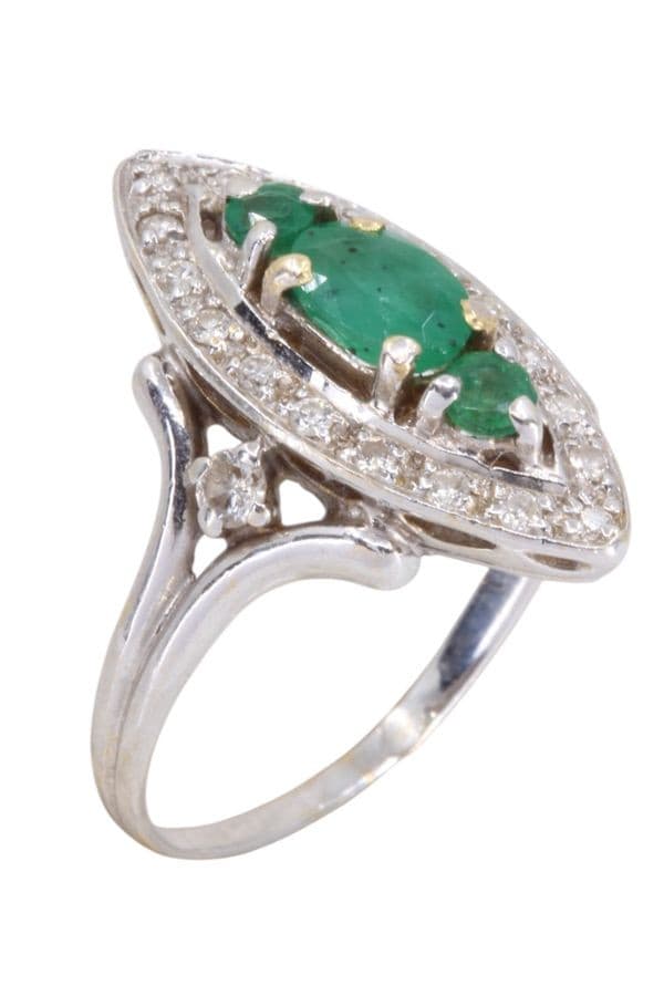 MARQUISE MODERNE ÉMERAUDES ET DIAMANTS — vue 3
