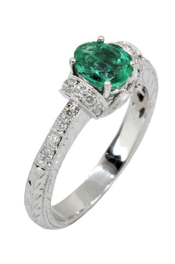 BAGUE MODERNE EMERAUDE — vue 3