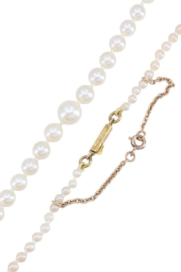 COLLIER DE PERLES EN CHUTE — vue 3