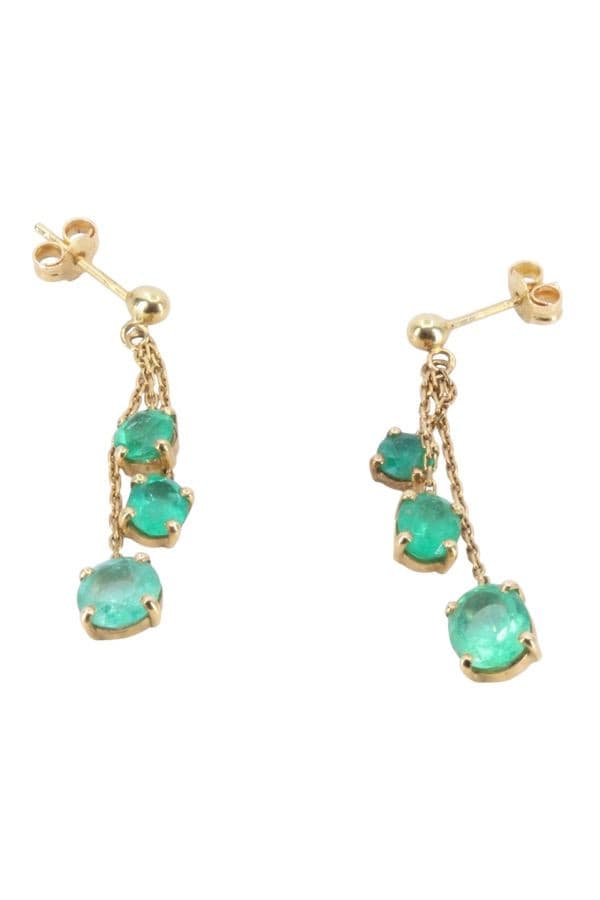 BOUCLES D'OREILLES PENDANTES ÉMERAUDES — vue 3