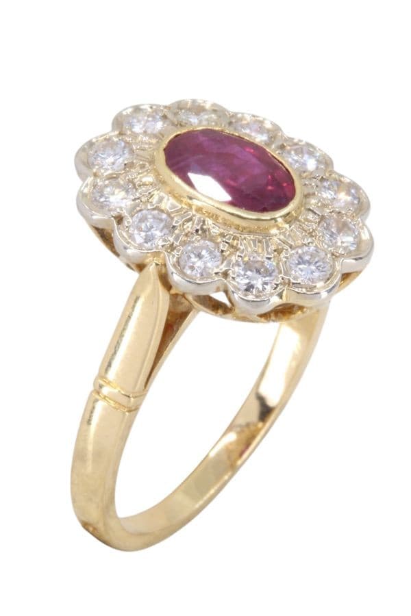BAGUE MARGUERITE RUBIS ET DIAMANTS — vue 3