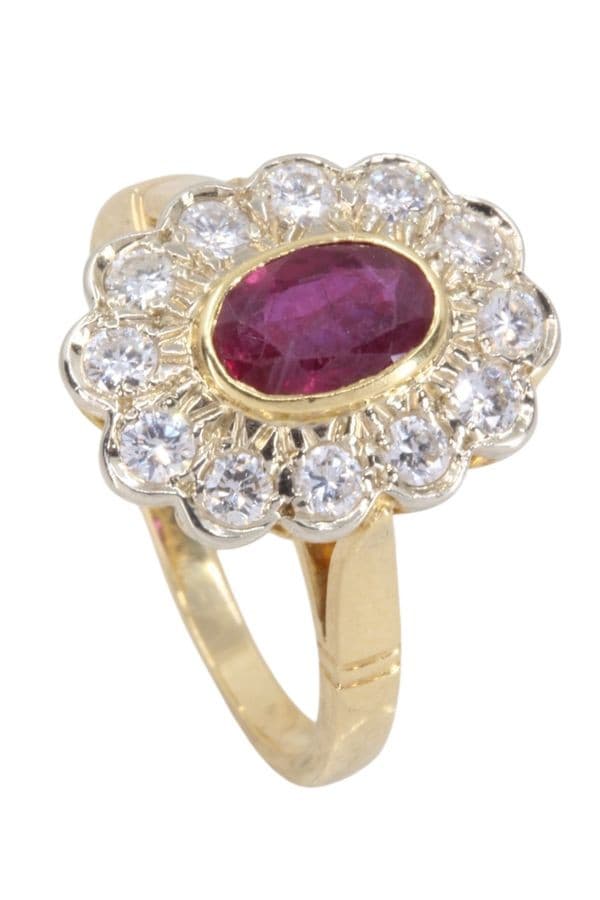 BAGUE MARGUERITE RUBIS ET DIAMANTS — vue 4