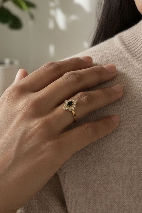 BAGUE MODERNE SAPHIR ET DIAMANTS — vue 2