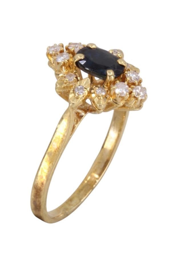 BAGUE MODERNE SAPHIR ET DIAMANTS — vue 3
